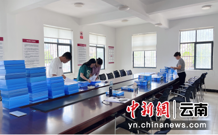 標準化煙站創(chuàng)建資料臺賬梳理 李敏供圖