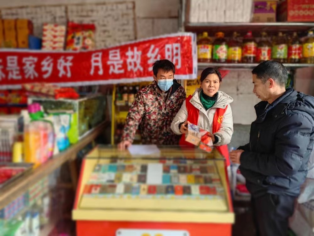 客戶經理駐店開展經營指導.jpg