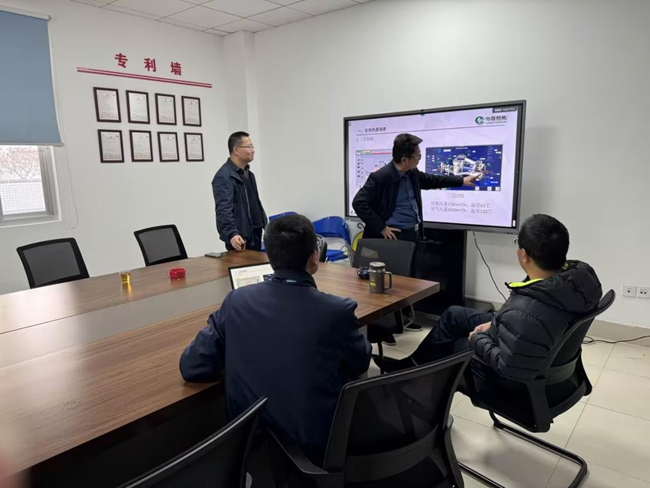 項目組成員研討實驗方案