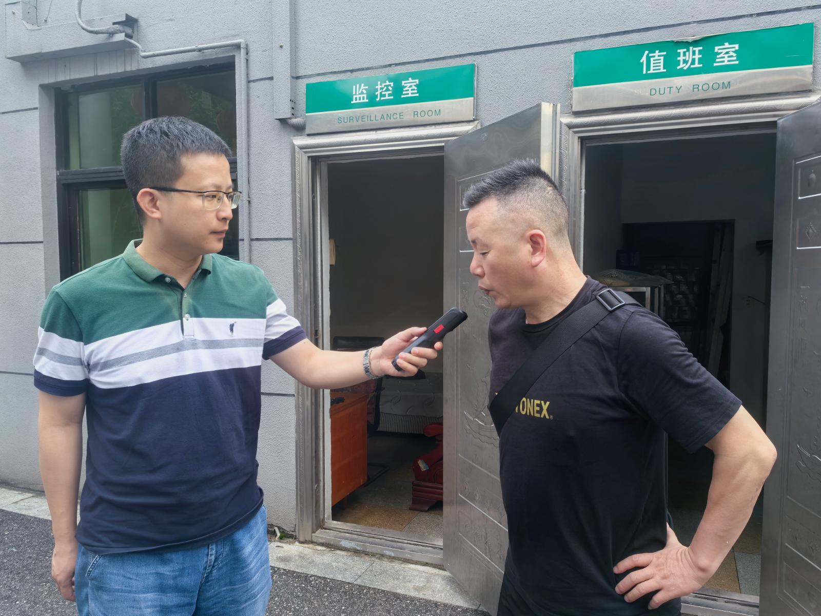 圖為綜合監督組人員開展酒精檢測現場.jpg