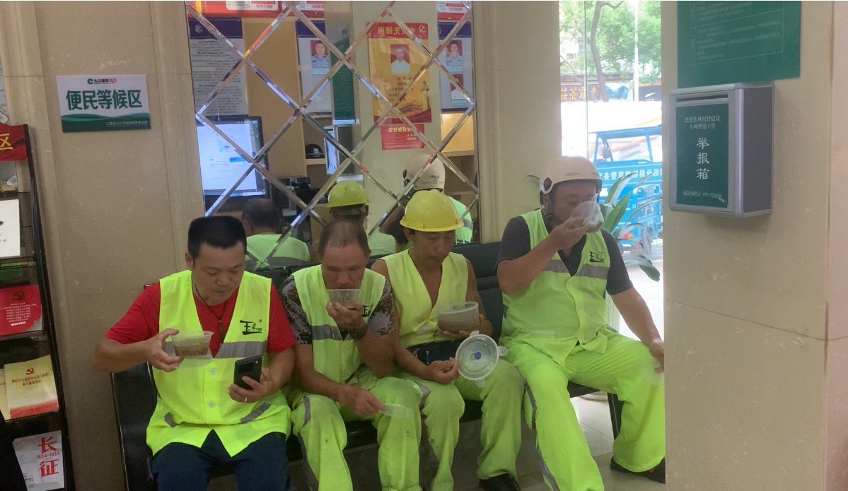 圖為城區煙草設置納涼休息場所.jpg